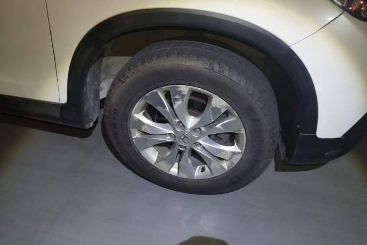 Used Honda CR-V 2013 2.4L two-wheel drive luxury version Right Front Wheel Hub