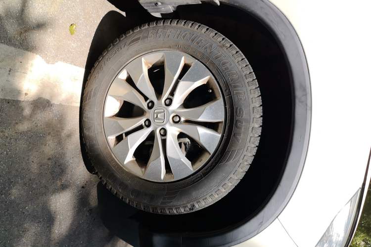 Used Honda CR-V 2013 2.4L two-wheel drive luxury version Right Front Wheel Hub