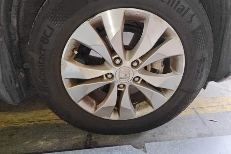 Used Honda CR-V 2013 2.4L two-wheel drive luxury version Right Front Wheel Hub