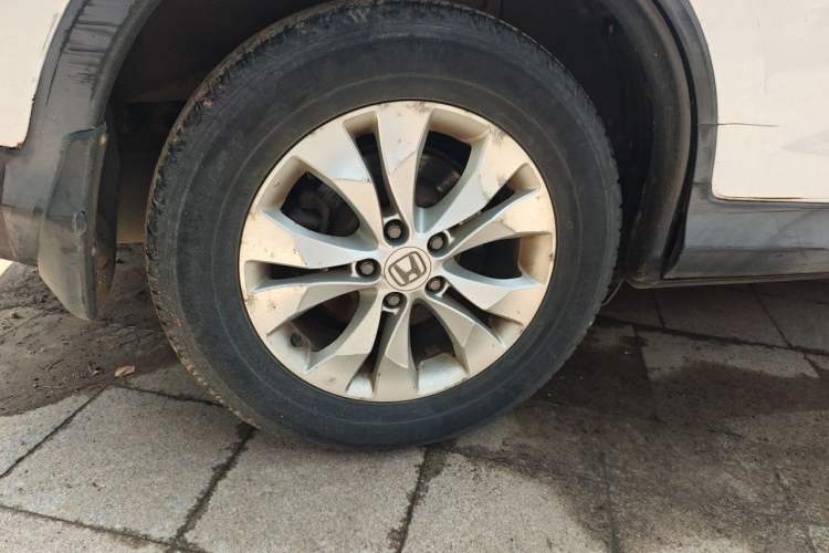 Used Honda CR-V 2013 2.4L four-wheel drive luxury version Right Front Wheel Hub