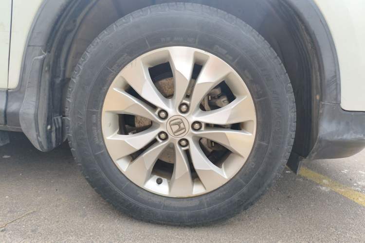 Used Honda CR-V 2013 2.4L two-wheel drive luxury version Right Front Wheel Hub