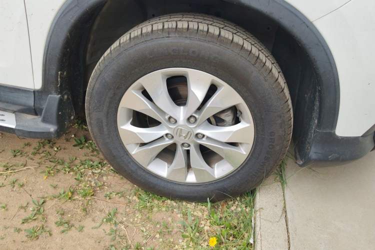 Used Honda CR-V 2013 2.4L two-wheel drive luxury version Right Front Wheel Hub