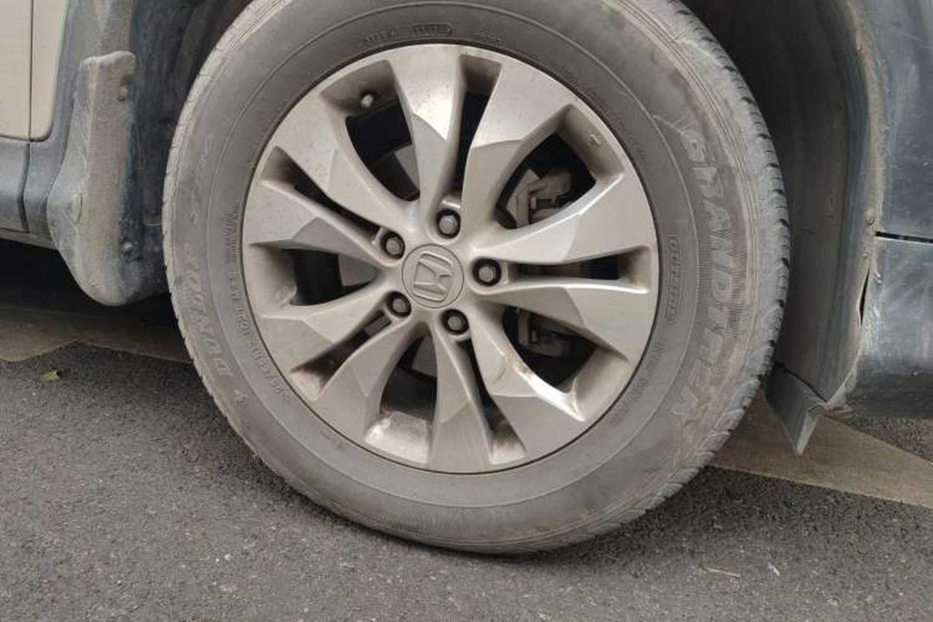Used Honda CR-V 2013 2.4L two-wheel drive luxury version Right Front Wheel Hub