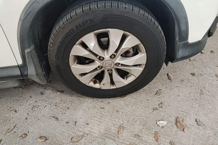 Used Honda CR-V 2013 2.4L four-wheel drive luxury version Right Front Wheel Hub