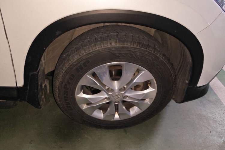Used Honda CR-V 2013 2.4L four-wheel drive luxury version Right Front Wheel Hub