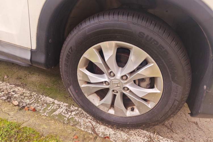 Used Honda CR-V 2013 2.4L four-wheel drive luxury version Right Front Wheel Hub