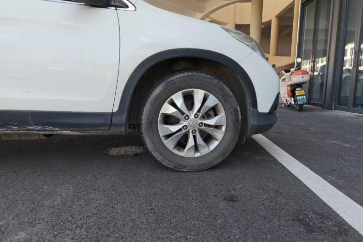 Used Honda CR-V 2013 2.4L two-wheel drive luxury version Right Front Wheel Hub