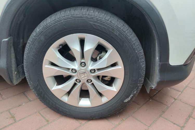 Used Honda CR-V 2013 2.4L two-wheel drive luxury version Right Front Wheel Hub