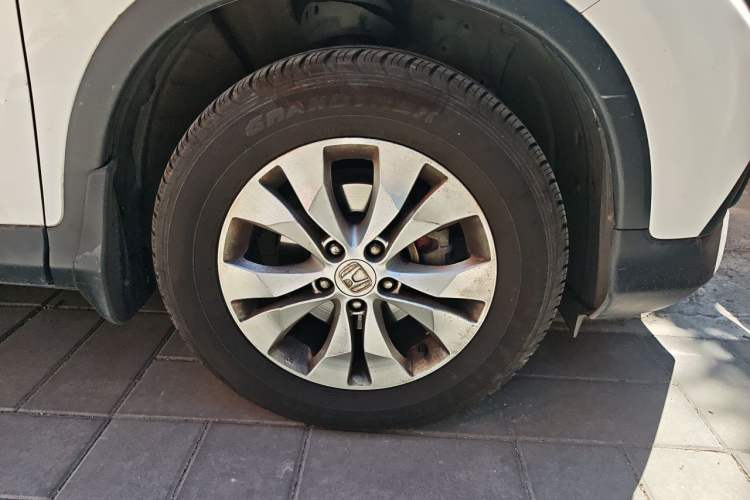 Used Honda CR-V 2013 2.4L four-wheel drive luxury version Right Front Wheel Hub