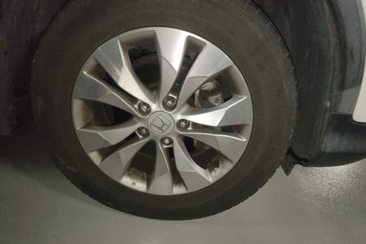 Used Honda CR-V 2013 2.4L two-wheel drive luxury version Right Front Wheel Hub