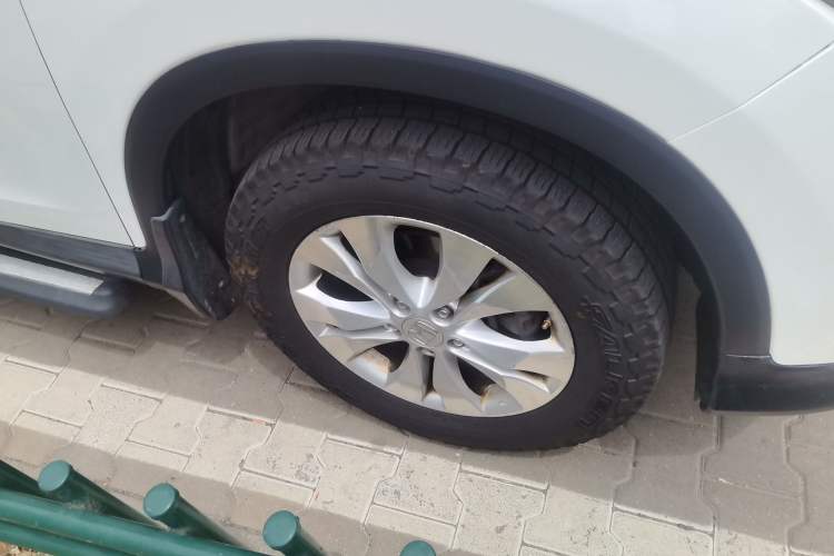 Used Honda CR-V 2013 2.4L four-wheel drive luxury version Right Front Wheel Hub