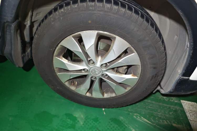 Used Honda CR-V 2013 2.4L two-wheel drive luxury version Right Front Wheel Hub