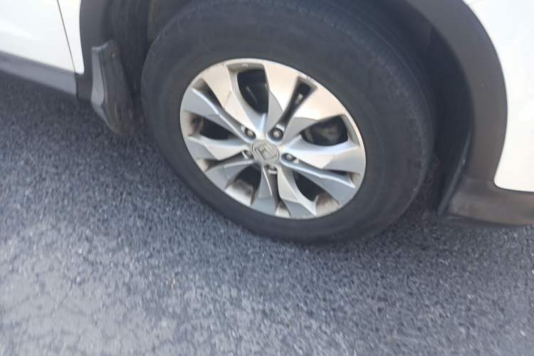 Used Honda CR-V 2013 2.4L four-wheel drive luxury version Right Front Wheel Hub