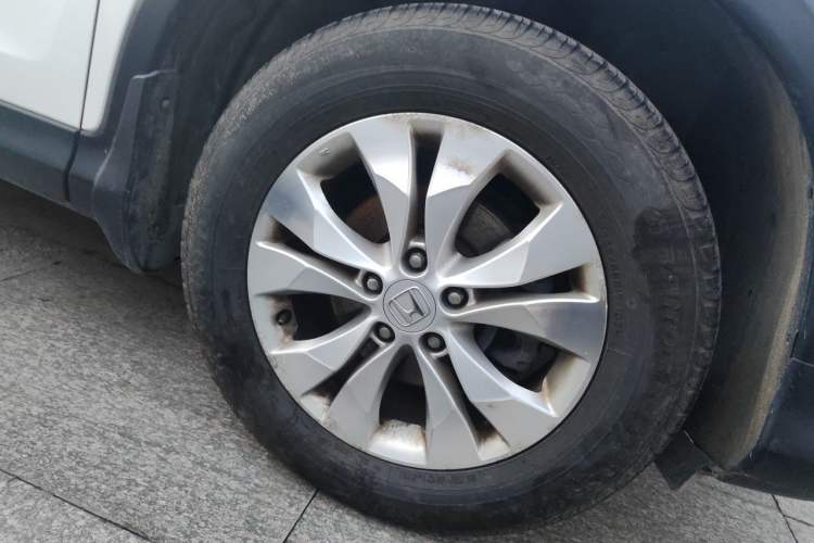 Used Honda CR-V 2013 2.4L four-wheel drive luxury version Right Front Wheel Hub