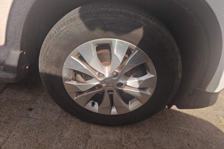 Used Honda CR-V 2013 2.4L four-wheel drive luxury version Right Front Wheel Hub
