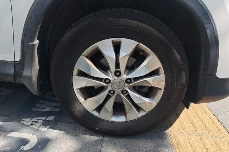 Used Honda CR-V 2013 2.4L two-wheel drive luxury version Right Front Wheel Hub
