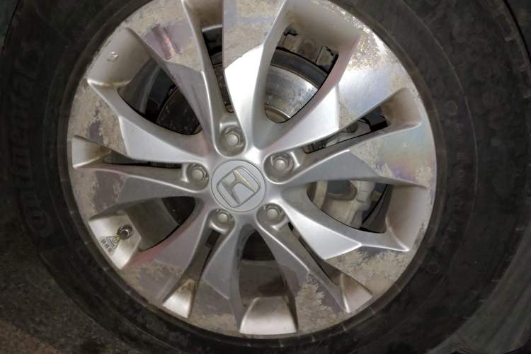 Used Honda CR-V 2013 2.4L four-wheel drive luxury version Right Front Wheel Hub