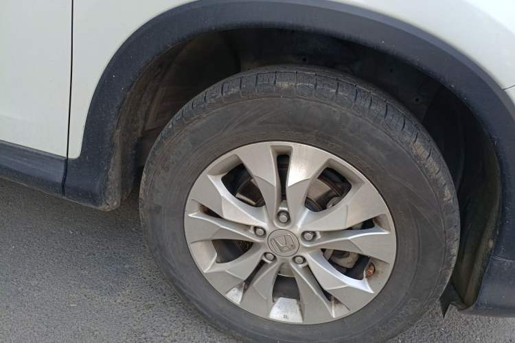 Used Honda CR-V 2013 2.4L four-wheel drive luxury version Right Front Wheel Hub