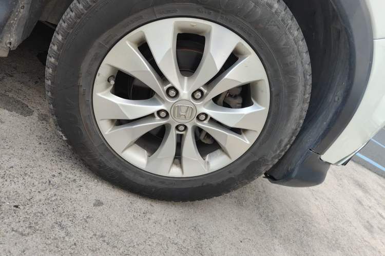 Used Honda CR-V 2013 2.4L two-wheel drive luxury version Right Front Wheel Hub