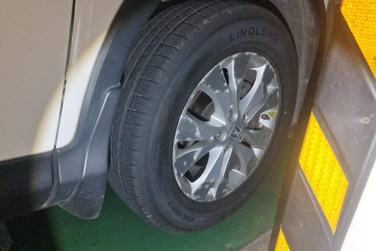 Used Honda CR-V 2013 2.4L four-wheel drive luxury version Right Front Wheel Hub