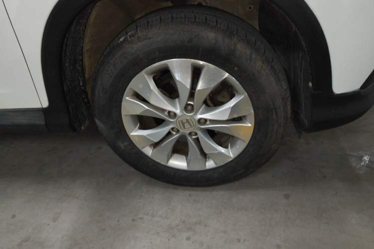 Used Honda CR-V 2013 2.4L two-wheel drive luxury version Right Front Wheel Hub