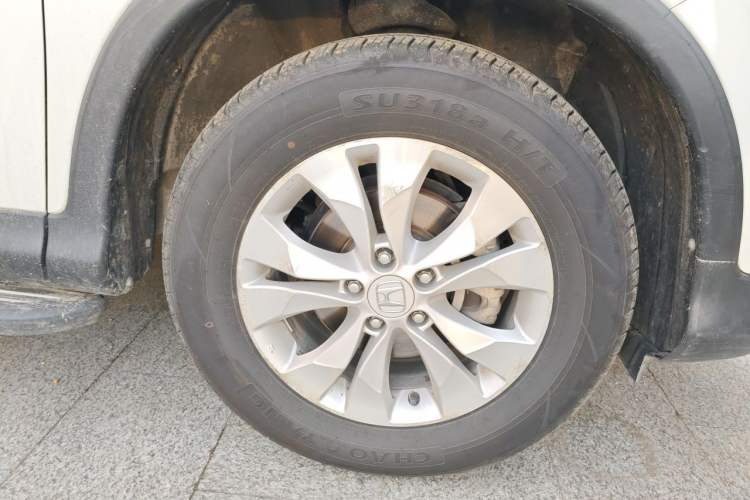 Used Honda CR-V 2013 2.4L two-wheel drive luxury version Right Front Wheel Hub