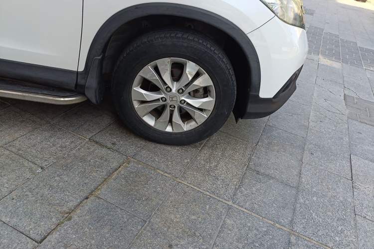 Used Honda CR-V 2013 2.4L four-wheel drive luxury version Right Front Wheel Hub