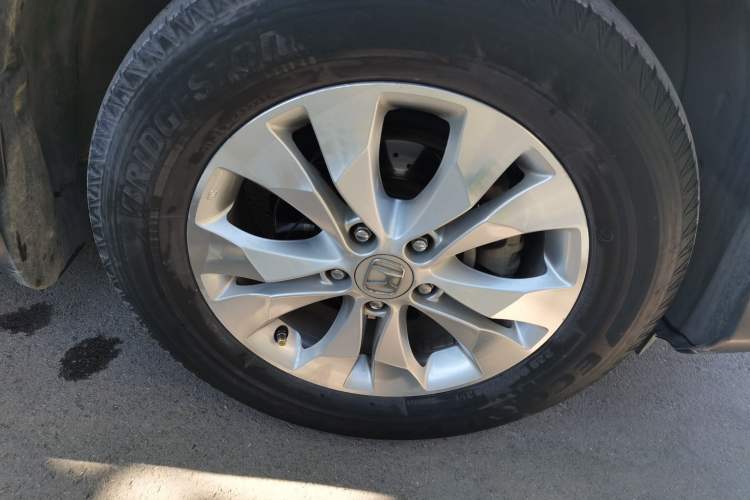Used Honda CR-V 2013 2.4L four-wheel drive luxury version Right Front Wheel Hub