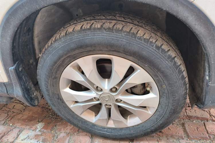 Used Honda CR-V 2013 2.4L four-wheel drive luxury version Right Front Wheel Hub
