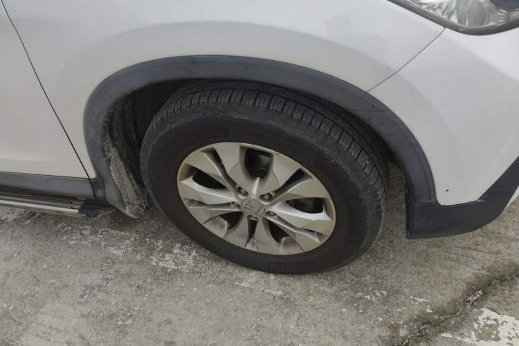 Used Honda CR-V 2013 2.4L four-wheel drive luxury version Right Front Wheel Hub