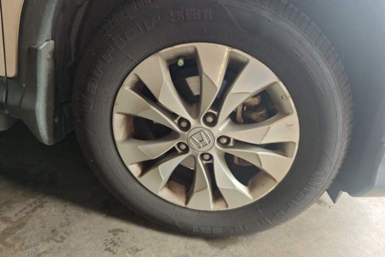 Used Honda CR-V 2013 2.4L four-wheel drive luxury version Right Front Wheel Hub