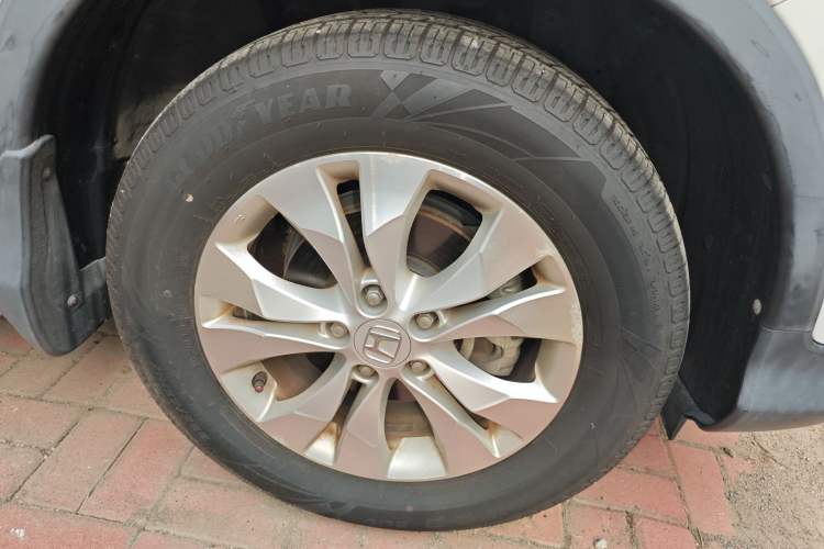 Used Honda CR-V 2013 2.4L four-wheel drive luxury version Right Front Wheel Hub