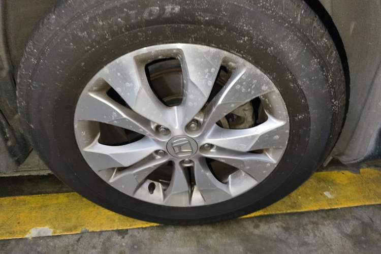Used Honda CR-V 2013 2.4L two-wheel drive luxury version Right Front Wheel Hub