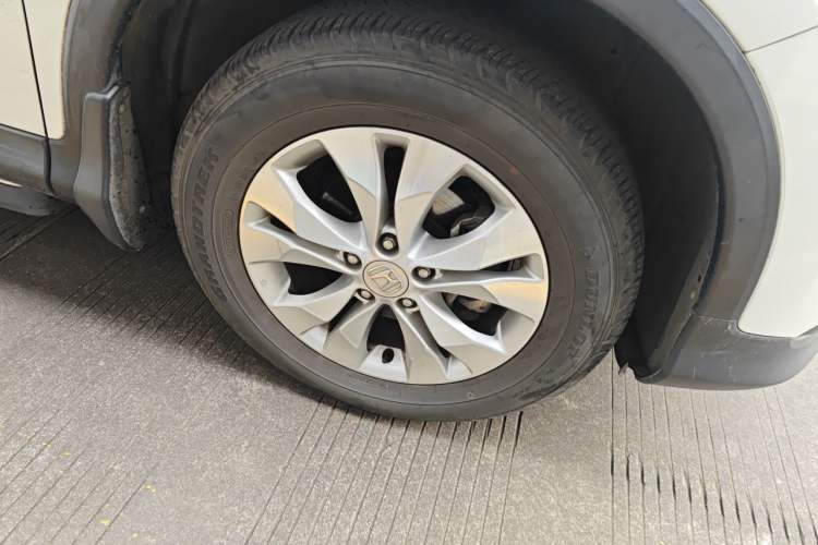 Used Honda CR-V 2013 2.4L two-wheel drive luxury version Right Front Wheel Hub
