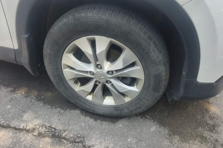 Used Honda CR-V 2013 2.4L four-wheel drive luxury version Right Front Wheel Hub