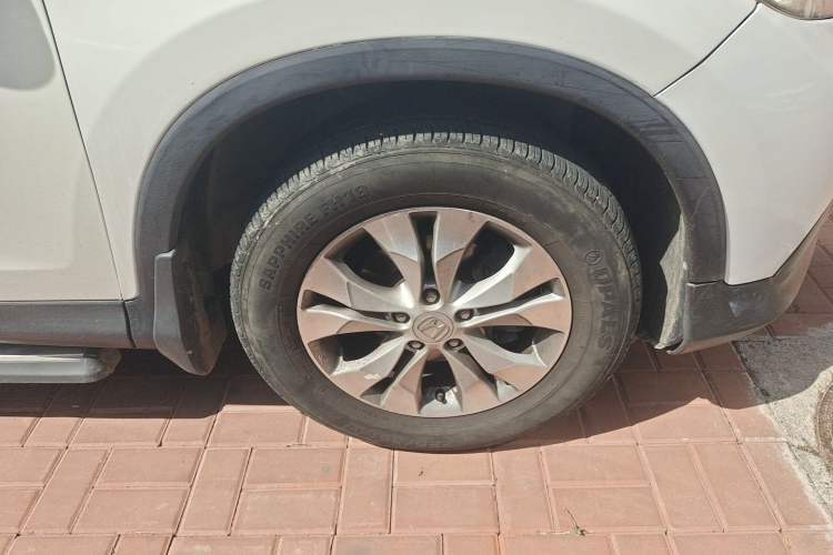 Used Honda CR-V 2013 2.4L four-wheel drive luxury version Right Front Wheel Hub