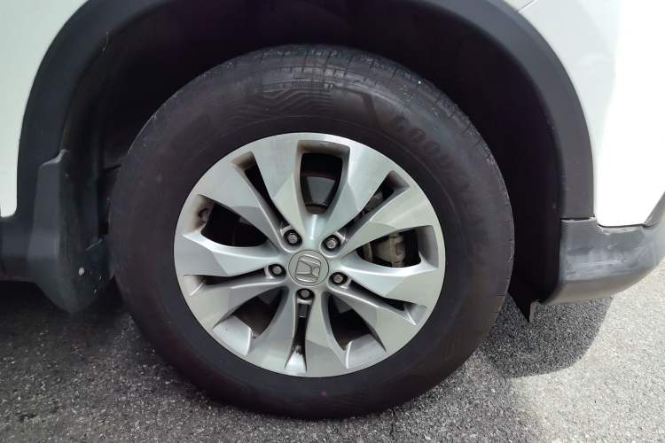 Used Honda CR-V 2013 2.4L two-wheel drive luxury version Right Front Wheel Hub