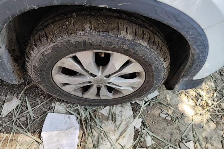 Used Honda CR-V 2013 2.4L two-wheel drive luxury version Right Front Wheel Hub