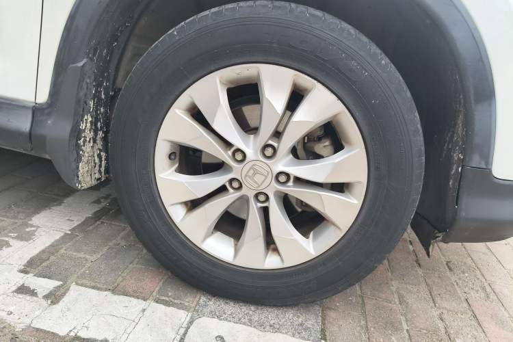 Used Honda CR-V 2013 2.4L four-wheel drive luxury version Right Front Wheel Hub