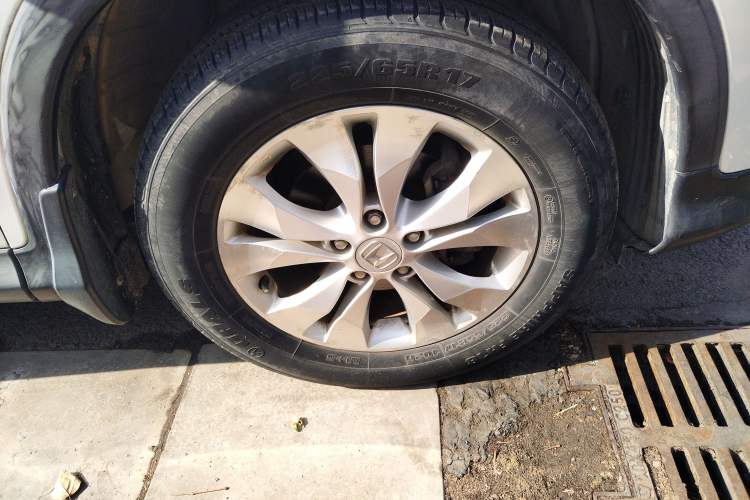 Used Honda CR-V 2013 2.4L two-wheel drive luxury version Right Front Wheel Hub