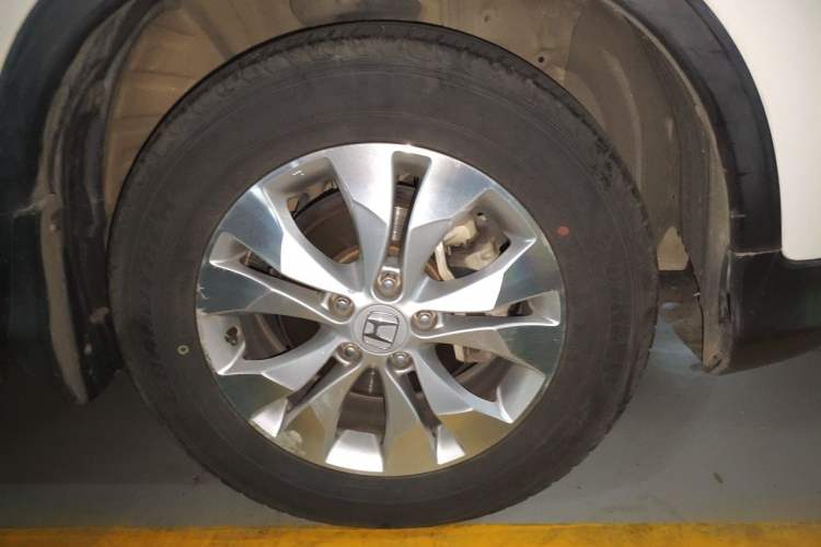 Used Honda CR-V 2013 2.4L two-wheel drive luxury version Right Front Wheel Hub