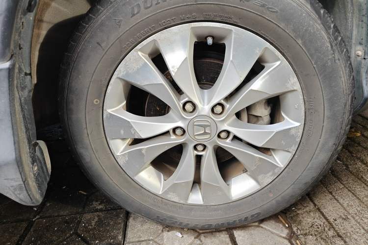 Used Honda CR-V 2013 2.4L two-wheel drive luxury version Right Front Wheel Hub