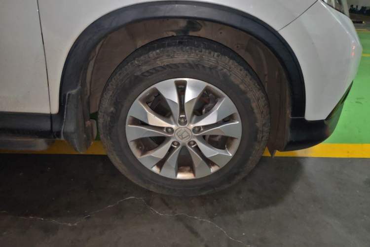 Used Honda CR-V 2013 2.4L four-wheel drive luxury version Right Front Wheel Hub