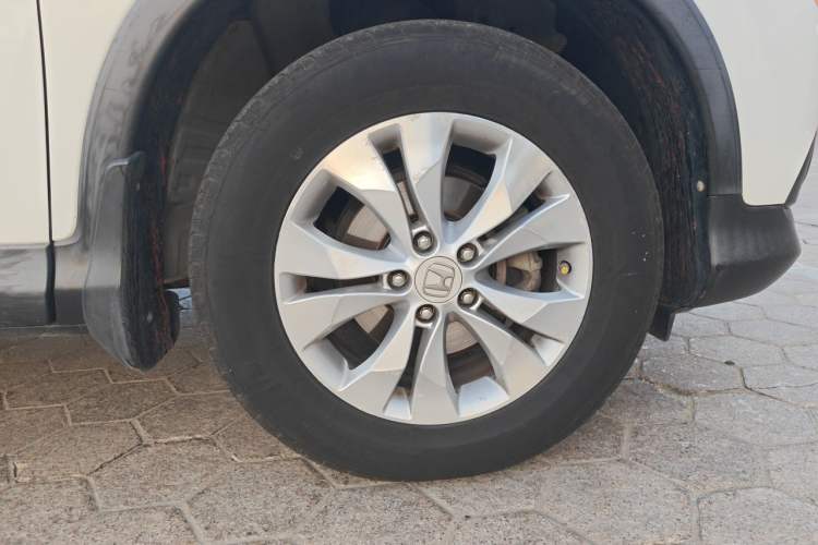 Used Honda CR-V 2013 2.4L two-wheel drive luxury version Right Front Wheel Hub