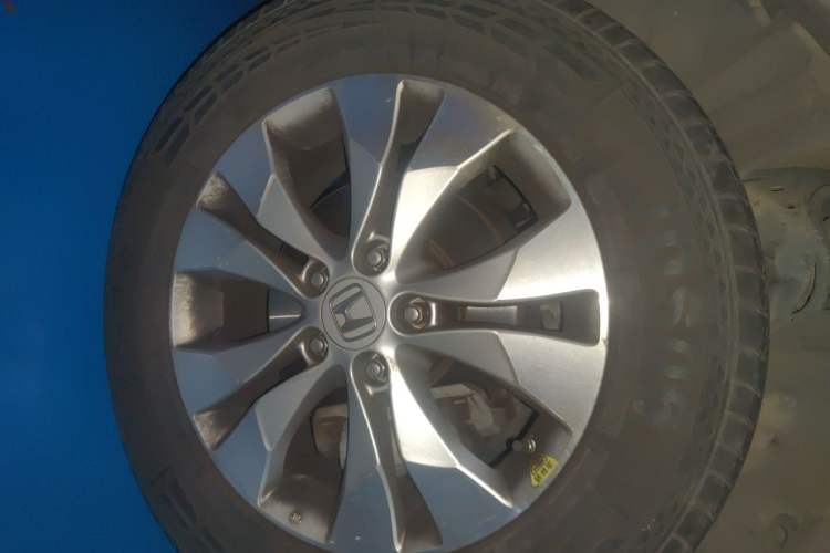 Used Honda CR-V 2013 2.4L two-wheel drive luxury version Right Front Wheel Hub