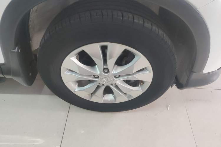 Used Honda CR-V 2013 2.4L two-wheel drive luxury version Right Front Wheel Hub