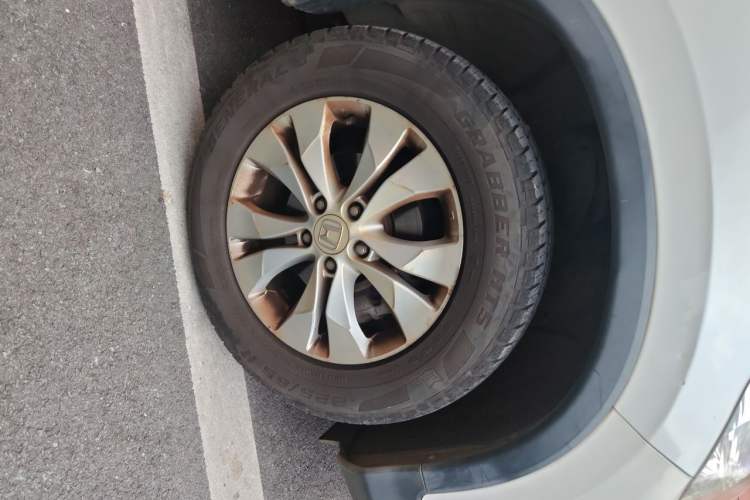 Used Honda CR-V 2013 2.4L two-wheel drive luxury version Right Front Wheel Hub