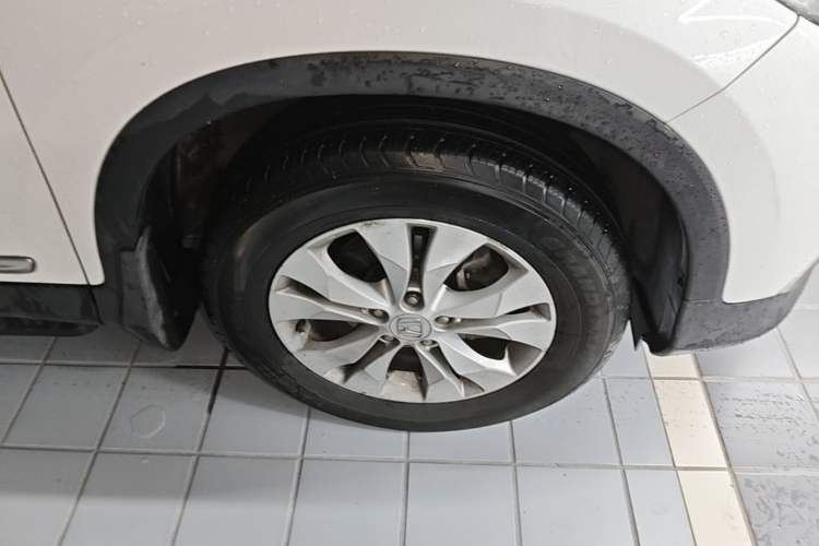 Used Honda CR-V 2013 2.4L four-wheel drive luxury version Right Front Wheel Hub