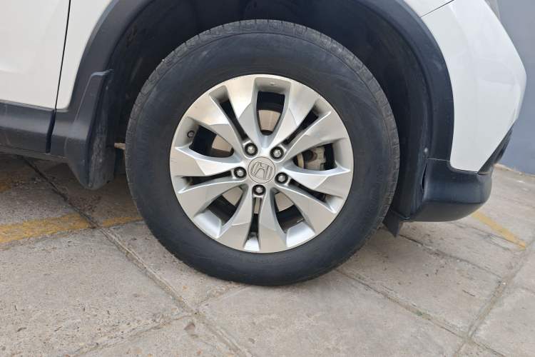 Used Honda CR-V 2013 2.4L four-wheel drive luxury version Right Front Wheel Hub