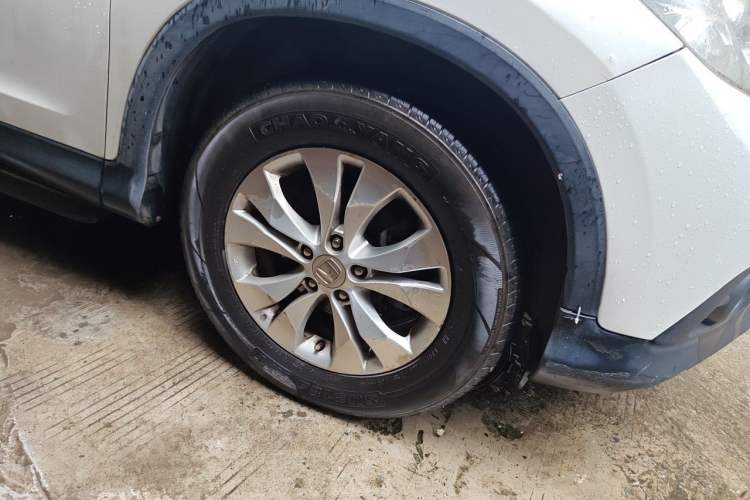 Used Honda CR-V 2013 2.4L four-wheel drive luxury version Right Front Wheel Hub